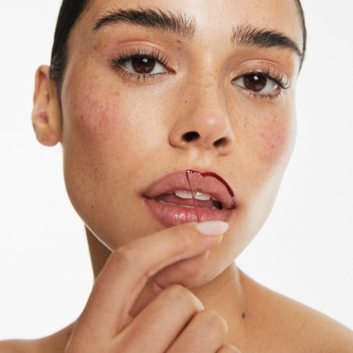 Peel-off Lip Stain application